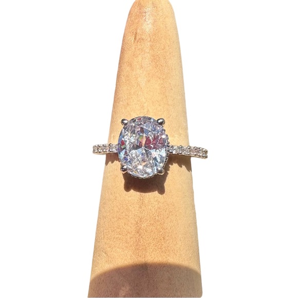 NEW Oval Shaped White Gold-Plated Dazzling Brilliant Cut CZ Band Ring - Picture 6 of 16